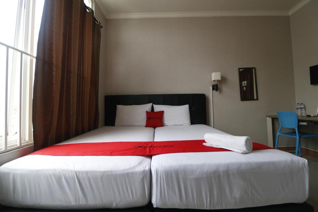 Reddoorz @ Ranotana Manado Hotel Eksteriør billede